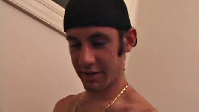 сам себя трахнул - смеётся и член как у коня