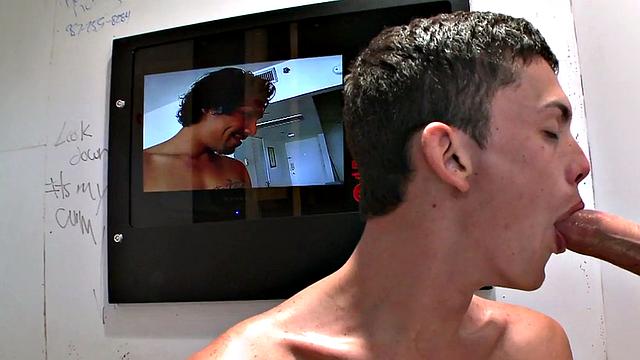 Fooled guy deepthroating at gloryhole