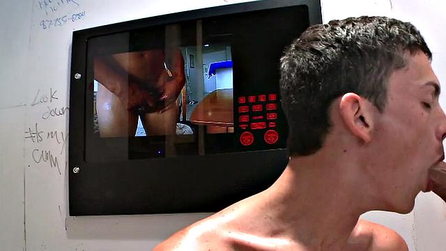 Fooled guy deepthroating at gloryhole