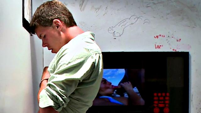 Fooled guy deepthroating at gloryhole