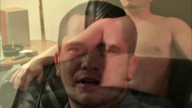 тайлер дрочит после работы