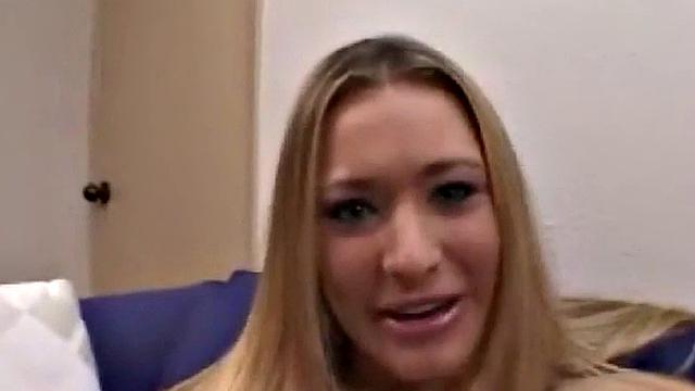 блондинка в белье получает жёстко в позе piledriver