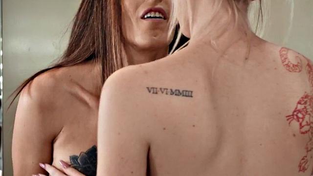 Busty trans drilling dyke asshole before facial