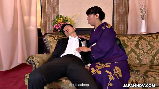 Ryouko Murakami seduces lover in kimono