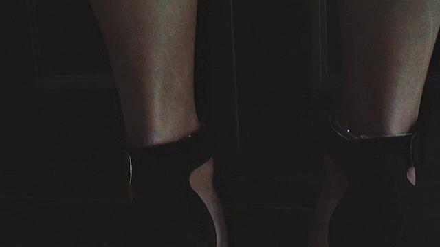 камилла кортез - сексуальная горничная отдалась за проступок