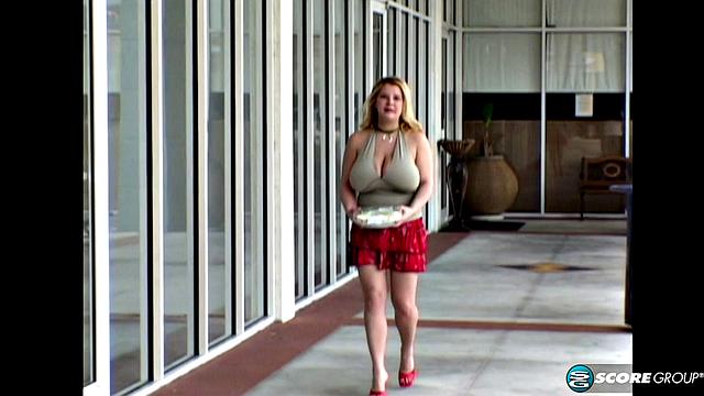 беременная sunshine врывается с огромными сиськами и жаркими признаниями