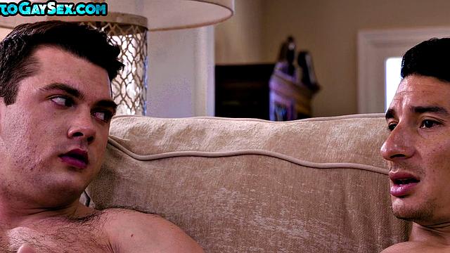 Amateur muscled stud barebacks asshole on couch