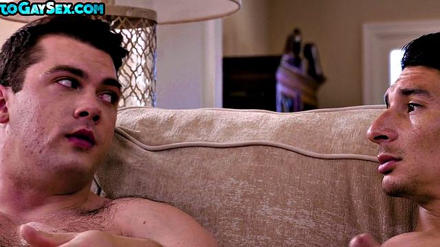 Amateur muscled stud barebacks asshole on couch