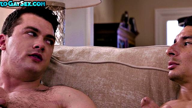 Amateur muscled stud barebacks asshole on couch