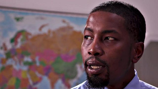 волосатая студентка трахается с преподавателем на парте