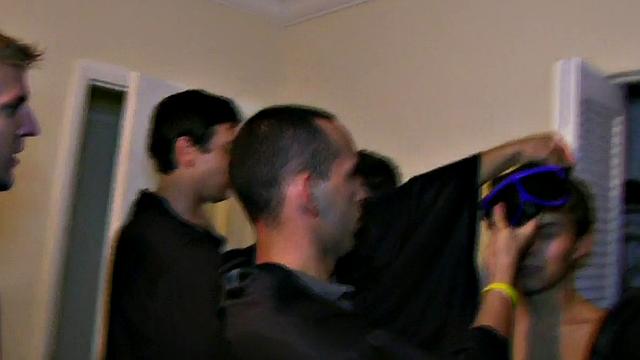 мускулистые студенты отрываются в развратной тусовке братства