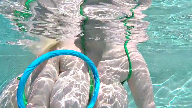 Big Boobs Underwater