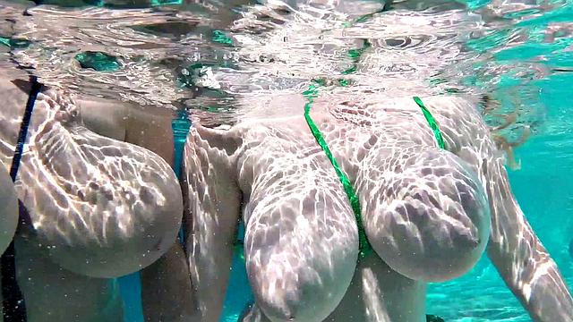 Big Boobs Underwater