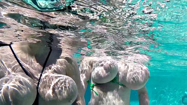 Big Boobs Underwater