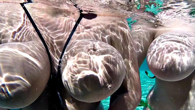 Big Boobs Underwater