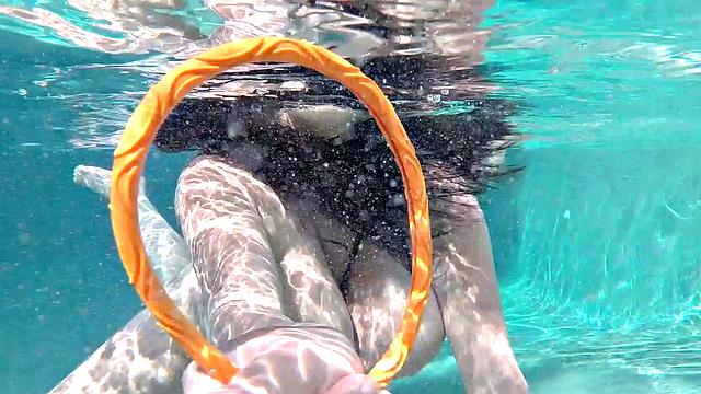 Big Boobs Underwater