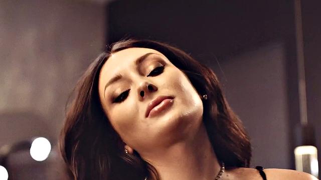 Seductive babe sucks cock and gets pussyrammed after teasing