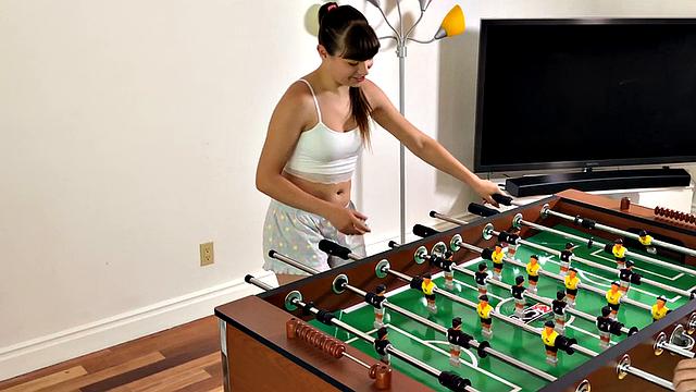 волосатая киска в деле: отсосала и залила рот спермой