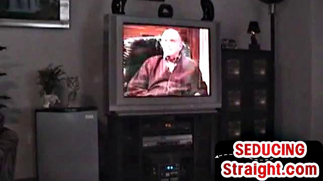 Skinny amateur sucked by gay while watching straight porn