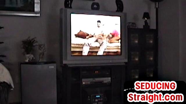 Skinny amateur sucked by gay while watching straight porn