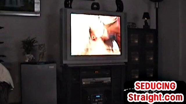 Skinny amateur sucked by gay while watching straight porn