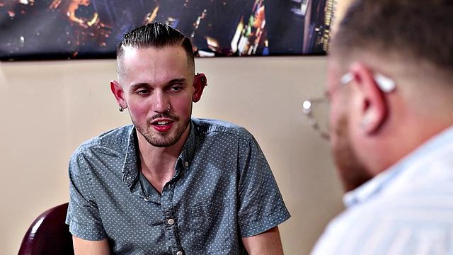 папик разъебывает взрослого пасынка-твинка без резинки