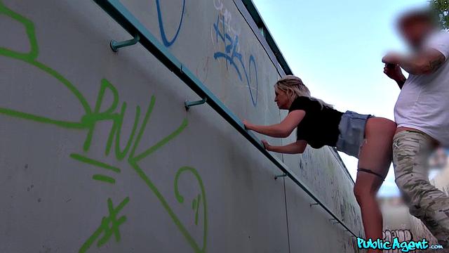 Public Agent Fucks British Woman