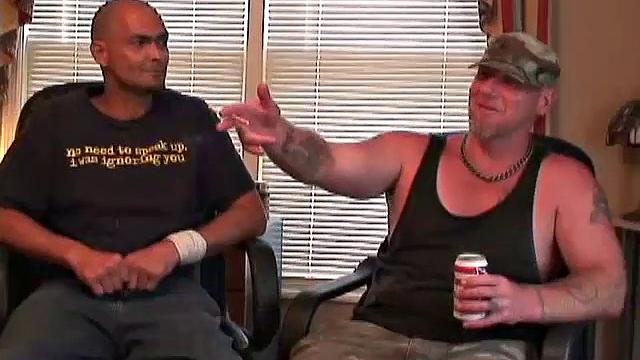 Смотри, как Рэй дрочит и сосёт Дональду до кончи