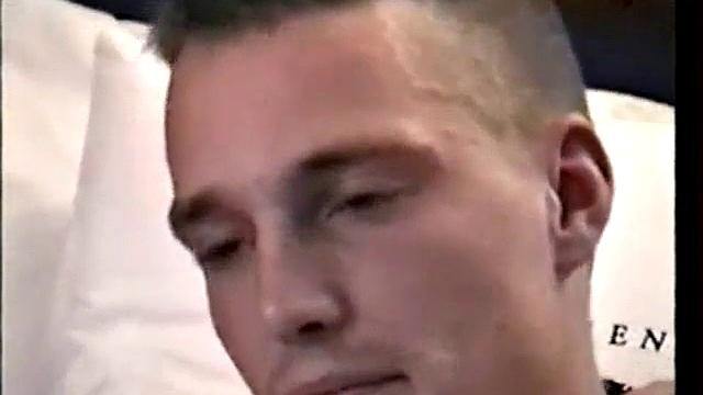 Джейсон не сдерживается и заливает парня спермой