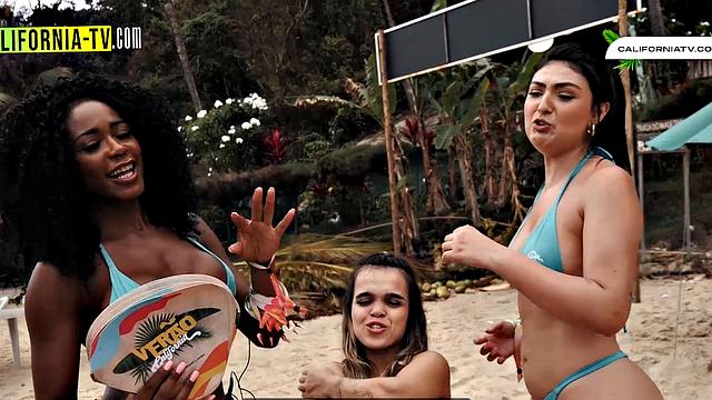 Hot influencer kisses tourist on beach in Brazil!