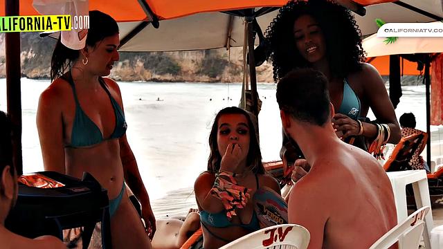 Hot influencer kisses tourist on beach in Brazil!