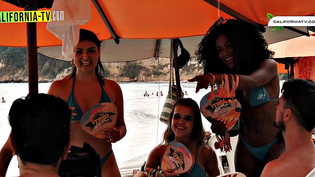 Hot influencer kisses tourist on beach in Brazil!