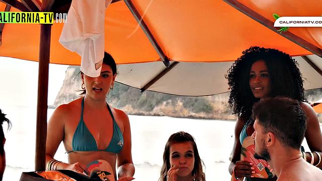 Hot influencer kisses tourist on beach in Brazil!