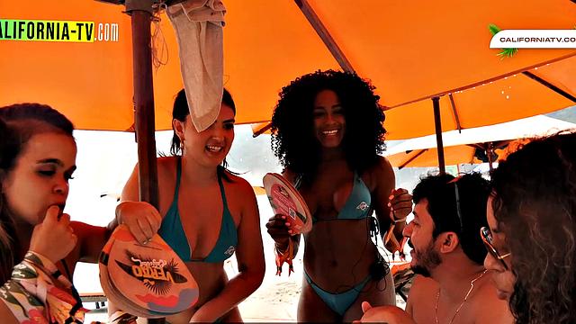 Hot influencer kisses tourist on beach in Brazil!
