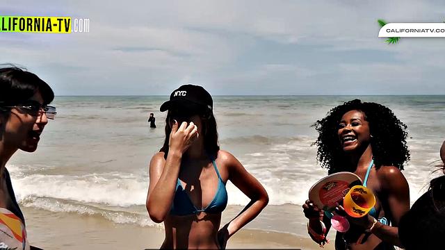 Hot influencer kisses tourist on beach in Brazil!