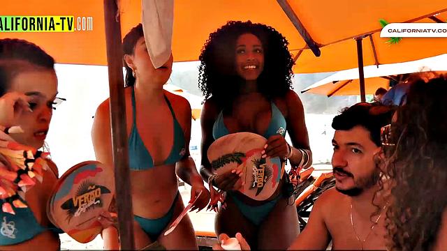 Hot influencer kisses tourist on beach in Brazil!