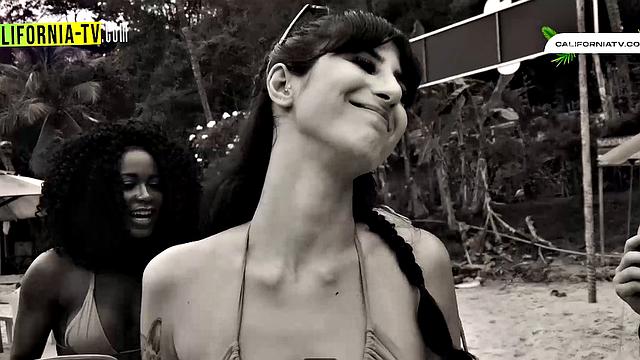 Hot influencer kisses tourist on beach in Brazil!