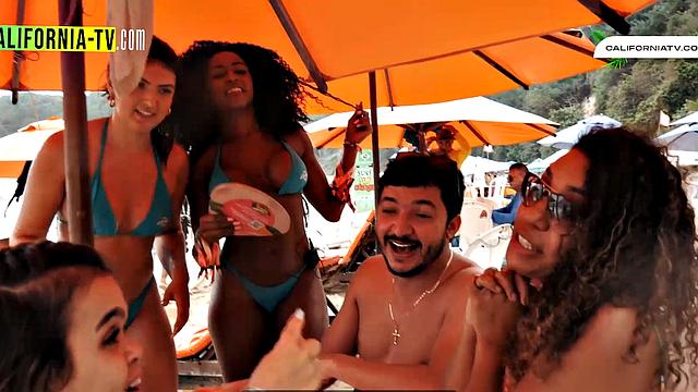 Hot influencer kisses tourist on beach in Brazil!