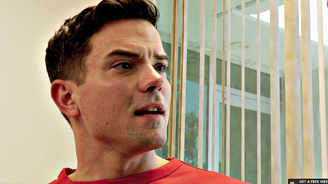 Журналист решил проверить, как работает большой инструмент у механика