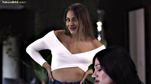 2 horny babes pussyfucked in rough 3some