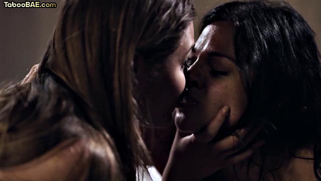 2 horny babes pussyfucked in rough 3some