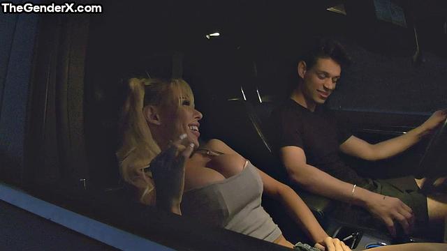 HJ loving big-titted trans pleasuring dude