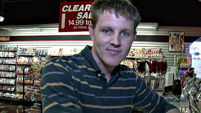 обманутый натурал получает жаркий минет в глори холле и мощно кончает