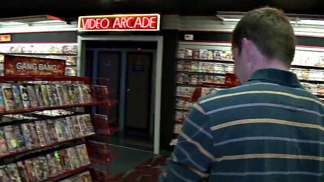 Fooled guy enjoys gloryhole gay bj before cumshot