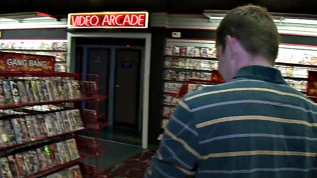 Fooled guy enjoys gloryhole gay bj before cumshot