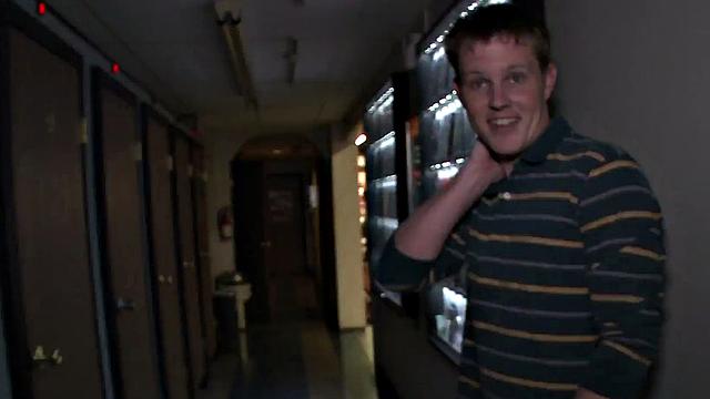 обманутый натурал получает жаркий минет в глори холле и мощно кончает