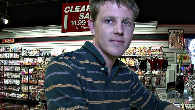 Fooled guy enjoys gloryhole gay bj before cumshot