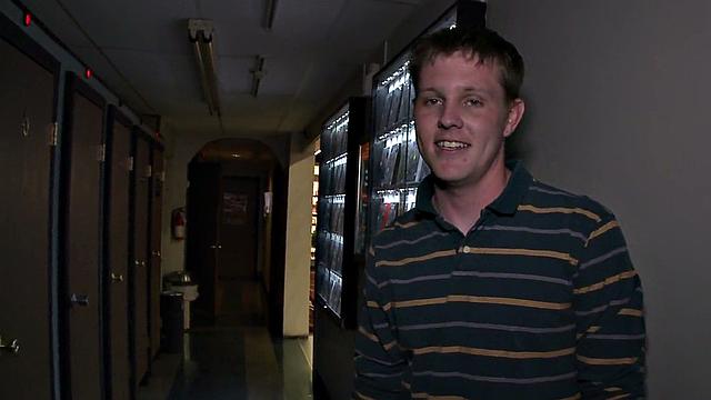 Fooled guy enjoys gloryhole gay bj before cumshot