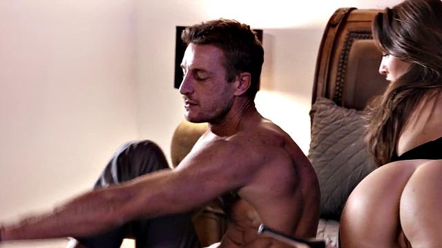 Curvy babe deepthroating lover before fucking