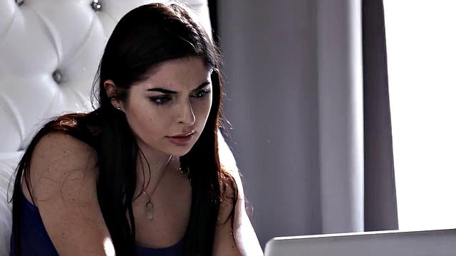 Curvy babe deepthroating lover before fucking